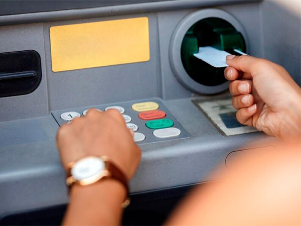 ЦБ обязал банки раскрывать причины блокировки карт и приостановления операций по счёту