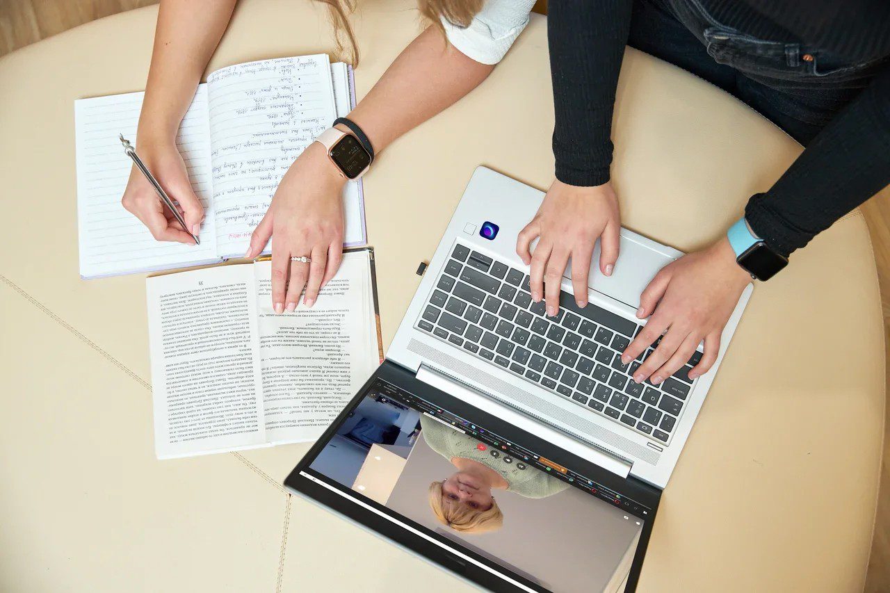 Учебный профиль «Сферум» предустановят на ноутбуки, поставляемые в школы по нацпроекту