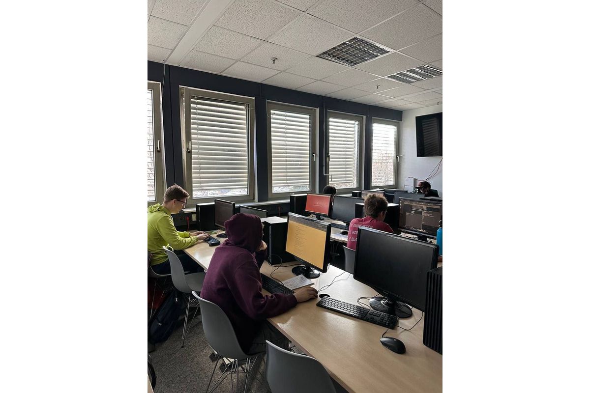 Финал олимпиады Ugra CTF School 2024 прошел в трех городах России