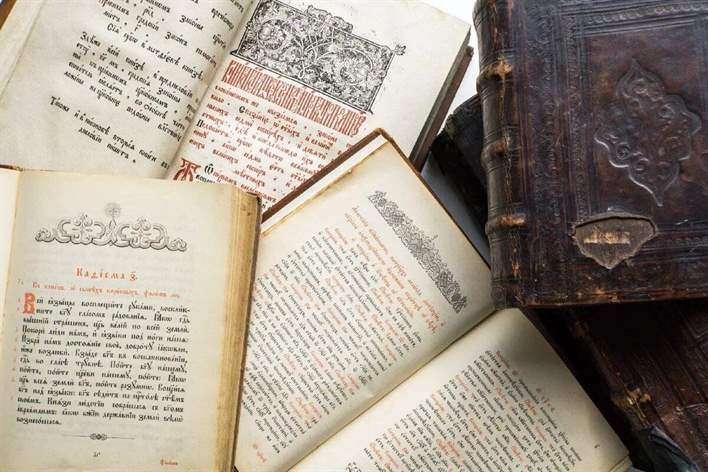 От «Стоглава» до петровских учебников: чем уникальна коллекция книжных реликвий мецената Александра Смузикова